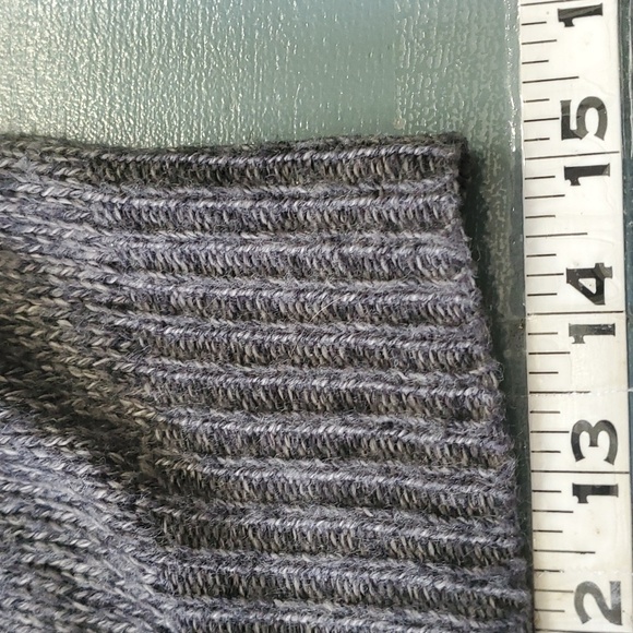 Dots,‎ LIGHTWEIGHT gray Raglan sleeves sweater. Scoop neck line. SIZE LARGE. - Picture 12 of 13